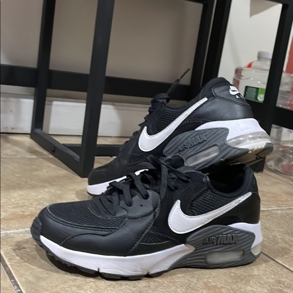 Nike Shoes - Nike Airmaxes size 8.5 in womens